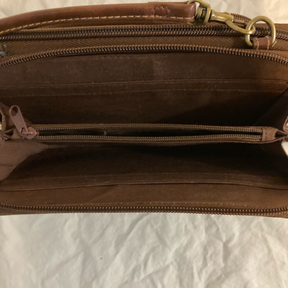 Elegant Brown Leather Crossbody Bag - Picture 10 of 10